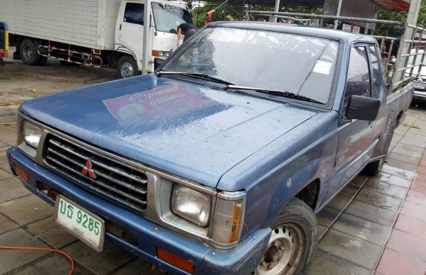 รถกระบะพร้อมMitsubishi 1995 L200 Cycloneเครื่องยนต์ดีเซลเล่มทะเบียนพร้อมภาษีไม่ขาดสอบถามได้ครับ