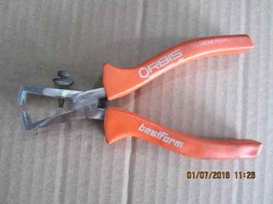 ขายคีมปอกสายไฟงานเก่าขนาด6" Made in Germany.