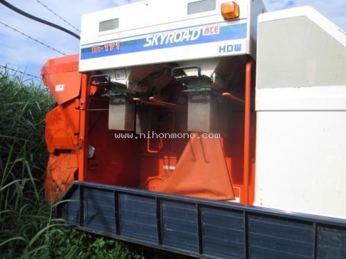 NEW รถเกี่ยวข้าวนั่งขับ KUBOTA C202 รหัสสินค้า : 80904029 www.nihonmono.com NEW รถเกี่ยวข้าวนั่งขับ KUBOTA C202 รหัสสินค้า : 80904029 www.nihonmono.com