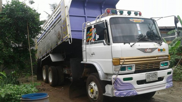 ขายรถดั้ม2เพลา FM227 เครื่อง220แรง สโลกลาง ยางดี กระบะดั้มสวย เครื่องดีมาก แคชซีสวย เอกสารถูกต้อง เล่มทะเบียนพร้อมโอน ราคา750,000 สนใจโทร 090-8588220คุณนะ 093-3258446คุณบิว หรือเข้าดูสินค้าอื่นๆได้ที่ www.narong2truck.com หรือ www.truck.in.th/498 หรือเพจF