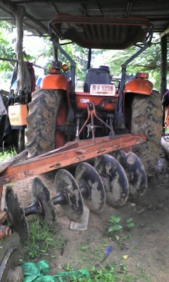 ขายรถไถ KUBOTA M7040 ใช้งานน้อย อุปกรณ์ครบ ดันหน้า ผานหลัง เอกสารถูกต้อง เล่มทะเบียนพร้อมโอน ราคา430,000 สนใจโทร 090-8588220คุณนะ 093-3258446คุณบิว หรือเข้าดูสินค้าอื่นๆได้ที่ www.narong2truck.com หรือ www.truck.in.th/498 หรือเพจFacebook ณรงค์ ซื้อขายรถมื