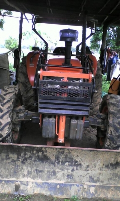 ขายรถไถ KUBOTA M7040 ใช้งานน้อย อุปกรณ์ครบ ดันหน้า ผานหลัง เอกสารถูกต้อง เล่มทะเบียนพร้อมโอน ราคา430,000 สนใจโทร 090-8588220คุณนะ 093-3258446คุณบิว หรือเข้าดูสินค้าอื่นๆได้ที่ www.narong2truck.com หรือ www.truck.in.th/498 หรือเพจFacebook ณรงค์ ซื้อขายรถมื