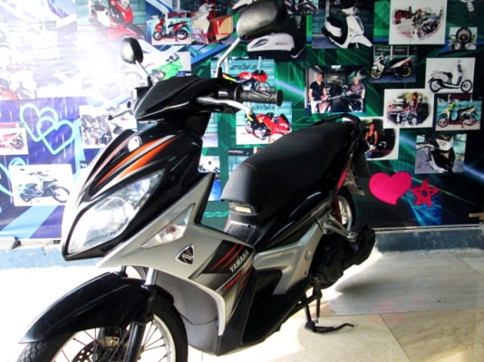 nuovo Elegance สีขาวดำ รุ่นนี้ เครื่องยนต์ 135 ซีๆ.แรงดี ทน แกร่ง ไม่มีปัญหาจุกจิก  แถม 3 รายการ