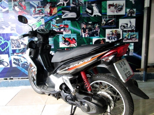 nuovo Elegance สีขาวดำ รุ่นนี้ เครื่องยนต์ 135 ซีๆ.แรงดี ทน แกร่ง ไม่มีปัญหาจุกจิก  แถม 3 รายการ