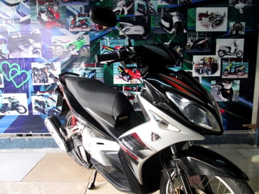nuovo Elegance สีขาวดำ รุ่นนี้ เครื่องยนต์ 135 ซีๆ.แรงดี ทน แกร่ง ไม่มีปัญหาจุกจิก  แถม 3 รายการ