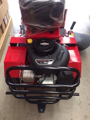 ขายรถตัดหญ้าแบบนั่งBriggs&Startton ขายรถตัดหญ้าแบบนั่งBriggs&Startton