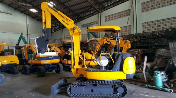 ขาย รถขุด KOMATSU รุ่น PC30R-8- มือสองญี่ปุ่น แทรกเหล็ก ปั้มนิ้ว คอนโทรลสั้นแล้ว ทำงานไว สลัก บูท เอวแน่น 100\%  สวย พร้อมใช้งาน มือถือ/LINE ID : 0818753444