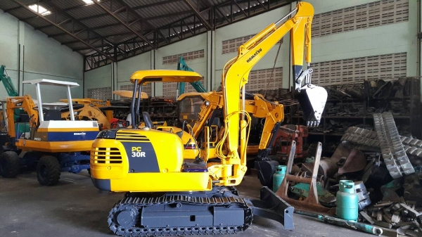 ขาย รถขุด KOMATSU รุ่น PC30R-8- มือสองญี่ปุ่น แทรกเหล็ก ปั้มนิ้ว คอนโทรลสั้นแล้ว ทำงานไว สลัก บูท เอวแน่น 100\%  สวย พร้อมใช้งาน มือถือ/LINE ID : 0818753444