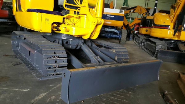 ขาย รถขุด KOMATSU รุ่น PC30R-8- มือสองญี่ปุ่น แทรกเหล็ก ปั้มนิ้ว คอนโทรลสั้นแล้ว ทำงานไว สลัก บูท เอวแน่น 100\%  สวย พร้อมใช้งาน มือถือ/LINE ID : 0818753444