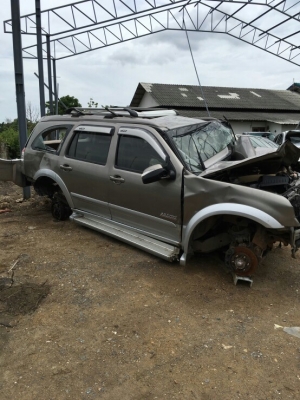 ซากมิวเซเว่นรื้อเเยกขายอะไหลทุกอย่างทั้งคันมีหลายรุ่นเก๋งเเละกระบะถอดเเยกขายอะไหลทุกครน