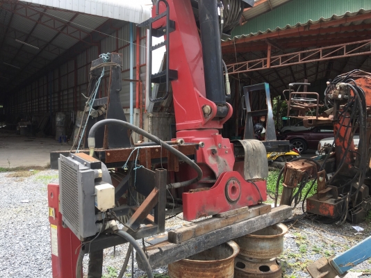 ขาย เครนคีบเหล็ก 8 ตัน สภาพใช้น้อย 750,000 สนใจติดต่อ 081-9426747