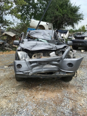 ซากดีเเมกด์รื้อเเยกขายอะไหลทุกอย่างทั้งคันมีหลายรุ่นทั้งเก๋งเเละกระบะเเยกขายเป็นอะไหลทุกคัน