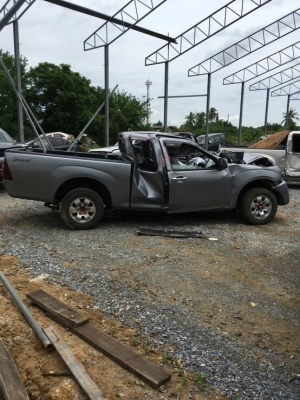 ซากดีเเมกด์รื้อเเยกขายอะไหลทุกอย่างทั้งคันมีหลายรุ่นทั้งเก๋งเเละกระบะเเยกขายเป็นอะไหลทุกคัน