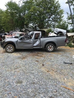 ซากดีเเมกด์รื้อเเยกขายอะไหลทุกอย่างทั้งคันมีหลายรุ่นทั้งเก๋งเเละกระบะเเยกขายเป็นอะไหลทุกคัน