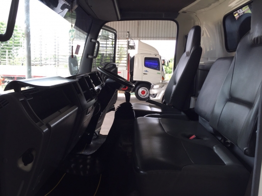 ขายISUZU 6ล้อ NPR 150 EURO 3 รุ่นหน้าตึกเครื่อง 150 เเรง เครื่องคอมมอลเรล ตู้เเห้งเปิดได้3บานจดทะเบียนปี 2556 (2013) ยาว5.00เมตร สภาพพร้อมใช้งานใครต้องการไม่ผิดหวังราคา890,000บาทจัดไฟเเนนได้ดูรถได้ที่เต็นท์รถ JJ.AUTOCAR 2 หลังวัดจันทรารามติดถนนเพชรเกษมก.ม