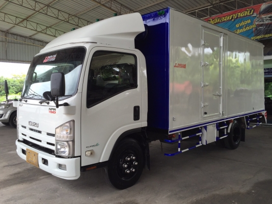 ขายISUZU 6ล้อ NPR 150 EURO 3 รุ่นหน้าตึกเครื่อง 150 เเรง เครื่องคอมมอลเรล ตู้เเห้งเปิดได้3บานจดทะเบียนปี 2556 (2013) ยาว5.00เมตร สภาพพร้อมใช้งานใครต้องการไม่ผิดหวังราคา890,000บาทจัดไฟเเนนได้ดูรถได้ที่เต็นท์รถ JJ.AUTOCAR 2 หลังวัดจันทรารามติดถนนเพชรเกษมก.ม
