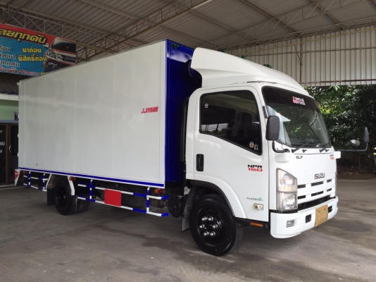 ขายISUZU 6ล้อ NPR 150 EURO 3 รุ่นหน้าตึกเครื่อง 150 เเรง เครื่องคอมมอลเรล ตู้เเห้งเปิดได้3บานจดทะเบียนปี 2556 (2013) ยาว5.00เมตร สภาพพร้อมใช้งานใครต้องการไม่ผิดหวังราคา890,000บาทจัดไฟเเนนได้ดูรถได้ที่เต็นท์รถ JJ.AUTOCAR 2 หลังวัดจันทรารามติดถนนเพชรเกษมก.ม