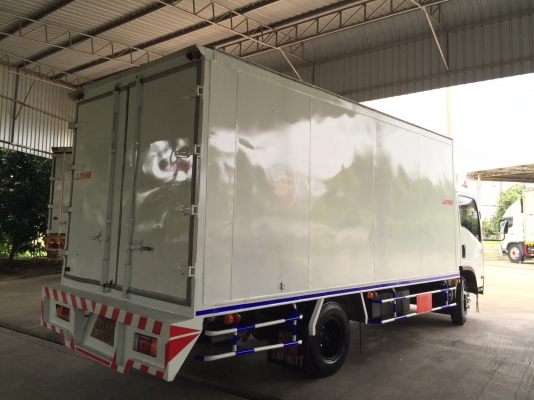 ขายISUZU 6ล้อ NPR 150 EURO 3 รุ่นหน้าตึกเครื่อง 150 เเรง เครื่องคอมมอลเรล ตู้เเห้งเปิดได้3บานจดทะเบียนปี 2556 (2013) ยาว5.00เมตร สภาพพร้อมใช้งานใครต้องการไม่ผิดหวังราคา890,000บาทจัดไฟเเนนได้ดูรถได้ที่เต็นท์รถ JJ.AUTOCAR 2 หลังวัดจันทรารามติดถนนเพชรเกษมก.ม