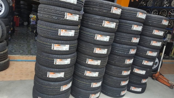 ขายยางใหม่ปีเก่า 215/45/17 ปี 15 HANKOOK V2 เส้นละ1750