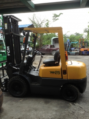 +++ ขายโฟล์คลิฟท์  T.C.M. FD25 Z5  ( 6000 กว่า  ชม.)  ขนาด  2.5  ตัน  เครื่องยนต์ดีเซล  เสา  4  เมตร ฮิ้งค์โฟล์ค  เกียร์ธรรมดา  ยางตันใหม่