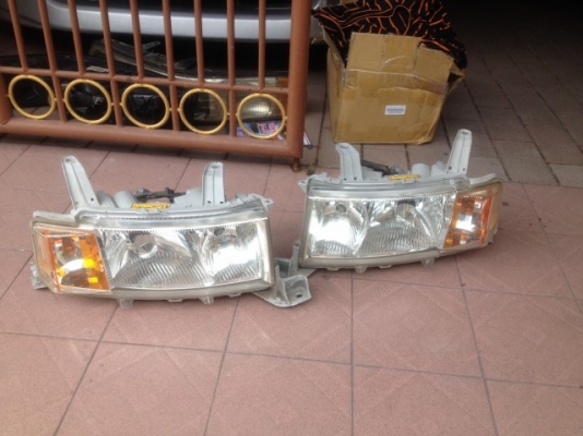 ไฟหน้าเเต่ง TOYOTA BB เป็นซีน่อนเเท้เก่าญี่ปุ่นสภาพสวยคู่ละ ไฟหน้าเเต่ง TOYOTA BB เป็นซีน่อนเเท้เก่าญี่ปุ่นสภาพสวยคู่ละ