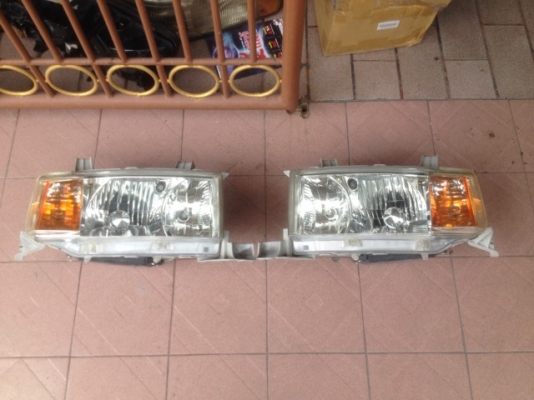 ไฟหน้าเเต่ง TOYOTA BB เป็นซีน่อนเเท้เก่าญี่ปุ่นสภาพสวยคู่ละ