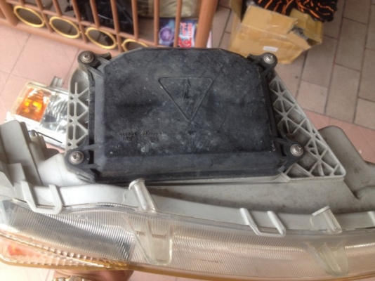 ไฟหน้าเเต่ง TOYOTA BB เป็นซีน่อนเเท้เก่าญี่ปุ่นสภาพสวยคู่ละ ไฟหน้าเเต่ง TOYOTA BB เป็นซีน่อนเเท้เก่าญี่ปุ่นสภาพสวยคู่ละ