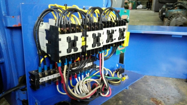 Sell> ขายรอกสลิงไฟฟ้าพร้อมตัวเดิน‬ TOYO HOIST JAPAN ขนาด 0.5 ตัน สลิงยาว 6 เมตร ระบบไฟ 3 เฟส 200V สดเดิมจากนอกรอกเป็นของใหม่ 100\% ไม่เคยใช้งาน!!