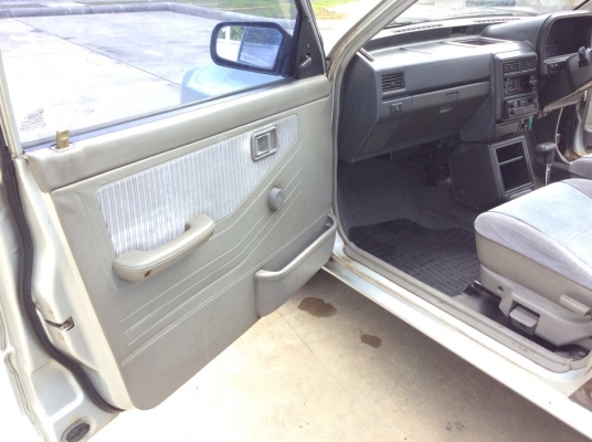 ขายรถ ฟอร์ด เฟสติว่า 5ประตู ปี95 เครื่อง 1.4 เกียร์ออโต้ เพาเวอร์ กระจกไฟฟ้า ภายในสวยเดิมๆเบาะสวยเดิมสะอาด แอร์เย็นฉ่ำ ตัวถังไม่มีชนสีมีริ้วรอยบ้าง เครื่องดี เกียร์ดีมาก ช่วงล่างนิ่ม รถขับดีพร้อมใช้ครับ ขายรถ ฟอร์ด เฟสติว่า 5ประตู ปี95 เครื่อง 1.4 เกียร์ออโต้ เพาเวอร์ กระจกไฟฟ้า ภายในสวยเดิมๆเบาะสวยเดิมสะอาด แอร์เย็นฉ่ำ ตัวถังไม่มีชนสีมีริ้วรอยบ้าง เครื่องดี เกียร์ดีมาก ช่วงล่างนิ่ม รถขับดีพร้อมใช้ครับ