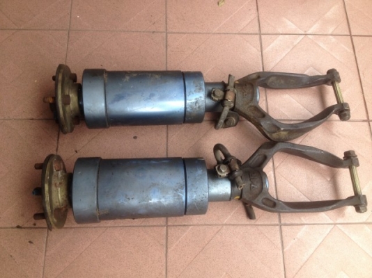 โช้คถุงลมคู่หน้าหัวบอลจ๊อยเก่าญี่ปุ่นสภาพดีไม่ทราบรุ่นเอาไปเเปลงใส่ได้คู่ละ โช้คถุงลมคู่หน้าหัวบอลจ๊อยเก่าญี่ปุ่นสภาพดีไม่ทราบรุ่นเอาไปเเปลงใส่ได้คู่ละ