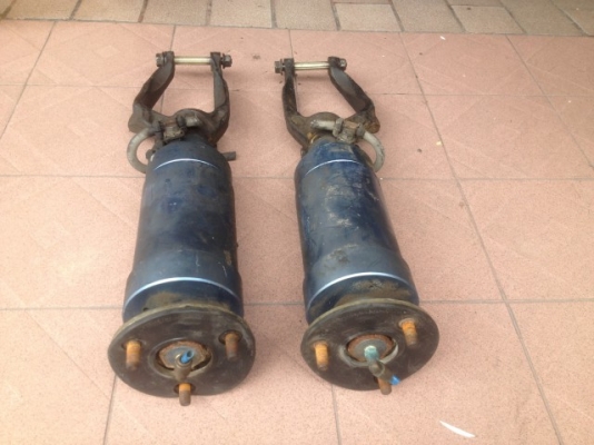 โช้คถุงลมคู่หน้าหัวบอลจ๊อยเก่าญี่ปุ่นสภาพดีไม่ทราบรุ่นเอาไปเเปลงใส่ได้คู่ละ โช้คถุงลมคู่หน้าหัวบอลจ๊อยเก่าญี่ปุ่นสภาพดีไม่ทราบรุ่นเอาไปเเปลงใส่ได้คู่ละ