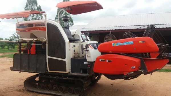 ขายรถเกี่ยว 70 กระสอบ รถสวยพร้อมใช้คับ ซื้อไปไม่ต้องซ่อม ทำงานได้เลยคับ ขายรถเกี่ยว 70 กระสอบ รถสวยพร้อมใช้คับ ซื้อไปไม่ต้องซ่อม ทำงานได้เลยคับ