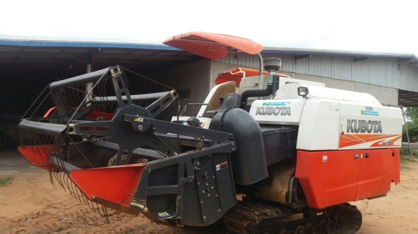 ขายรถเกี่ยว 70 กระสอบ รถสวยพร้อมใช้คับ ซื้อไปไม่ต้องซ่อม ทำงานได้เลยคับ ขายรถเกี่ยว 70 กระสอบ รถสวยพร้อมใช้คับ ซื้อไปไม่ต้องซ่อม ทำงานได้เลยคับ