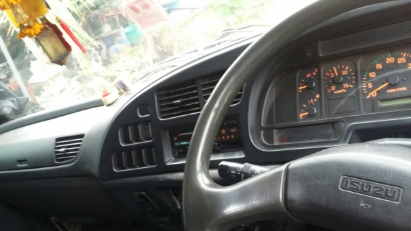 ขายรถบรรทุกหกล้อมือสองรุ่น อิซูซุ