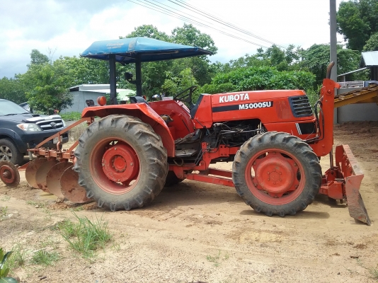 ขาย 295,000 Kubota  M5000 ทำงาน 2,600 ชั่วโมง (ใบมีด - หาง3และ 6) เครื่องดี ยางหน้าใหม่ เอกสารเล่มทะเบียน 090-772-3710 090-772-3708