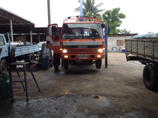 สด  ผ่อนหกล้อติดเครน สามตัน ขาสุงเก่านอก 3  ปอก 2  ชัก TADANO