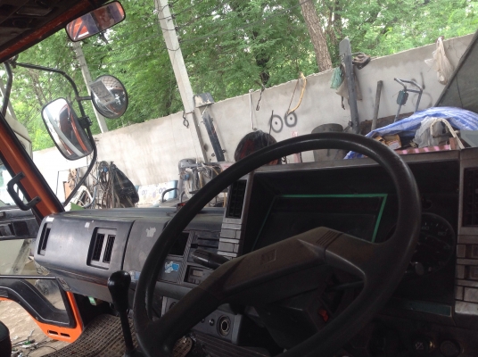 สด  ผ่อนหกล้อติดเครน สามตัน ขาสุงเก่านอก 3  ปอก 2  ชัก TADANO