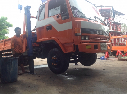 สด  ผ่อนหกล้อติดเครน สามตัน ขาสุงเก่านอก 3  ปอก 2  ชัก TADANO