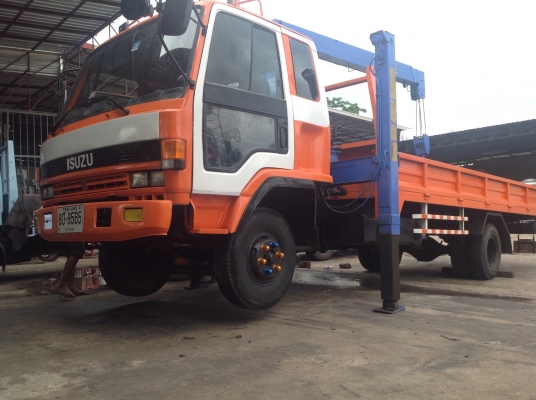 สด  ผ่อนหกล้อติดเครน สามตัน ขาสุงเก่านอก 3  ปอก 2  ชัก TADANO