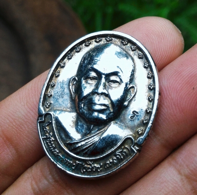 หลวงปู่เหรียญ วรลาโภ ปี 2539 ตอกโค๊ด ร พระแท้เนื้อสวยน้ำหนักดี