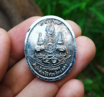 หลวงปู่เหรียญ วรลาโภ ปี 2539 ตอกโค๊ด ร พระแท้เนื้อสวยน้ำหนักดี