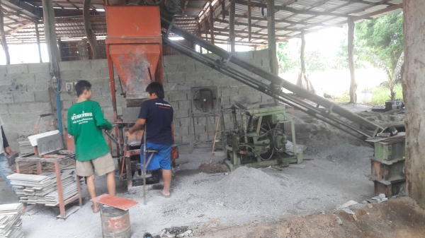 เครื่องหล่ออิฐบล๊อก