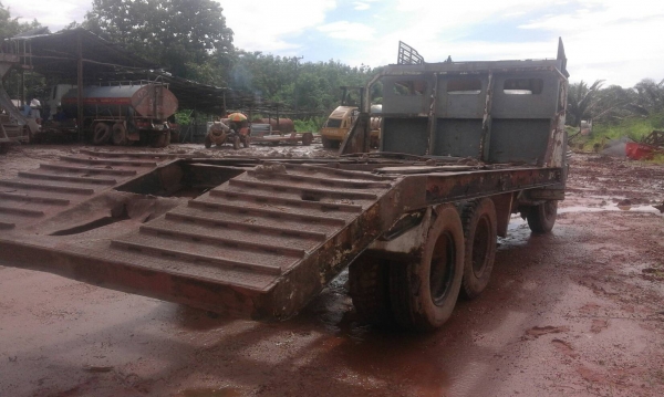 ขายรถหางปลาเพลาเดียวบรรทุรถแบคโฮ รุ่น 200 ได้เอกสารทะเบียนเต็ม