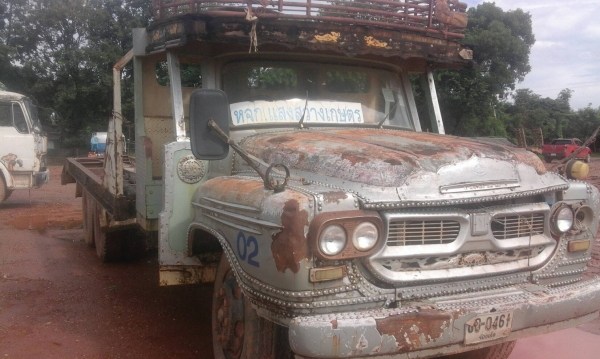 ขายรถหางปลาเพลาเดียวบรรทุรถแบคโฮ รุ่น 200 ได้เอกสารทะเบียนเต็ม