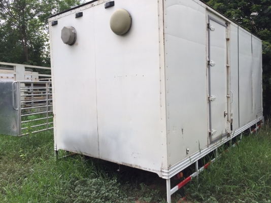 ขายตู้แห้ง ประตู3บาน ยกลงจากMega500 FC9J ตู้สูง2.30 เมตร ยาว5.50 เมตร ขายตู้แห้ง ประตู3บาน ยกลงจากMega500 FC9J ตู้สูง2.30 เมตร ยาว5.50 เมตร