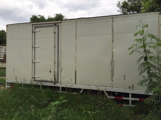 ขายตู้แห้ง ประตู3บาน ยกลงจากMega500 FC9J ตู้สูง2.30 เมตร ยาว5.50 เมตร