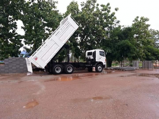 ฝากขาย hino  mega 320 แรงม้าปี48  รถสวยสดงดงาม ราคาไม่แรงต่อลองได้สวยจัดพร้อมใช้งาน ยางใหม่10เส้น