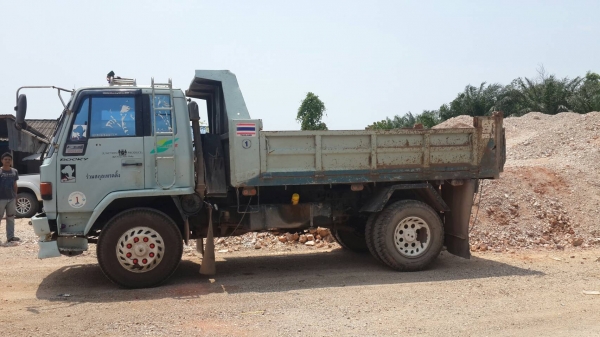 ขายรถบรรทุก 6 ล้อดัมพ์ใหญ่ ISUZU ROCKY 195 แรงม้า ราคา 680000