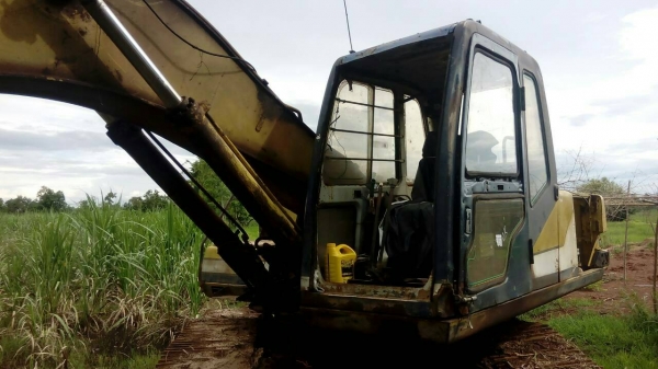 ขายด่วน KOBELCO SK200 IIIสภาพพร้อมใช้งาน เครื่องปั้มดี โซ่ช่วงล่างเต็ม เอวแน่น รถสภาพพร้อมใช้งาน เอกสารใบอินวอยซ์