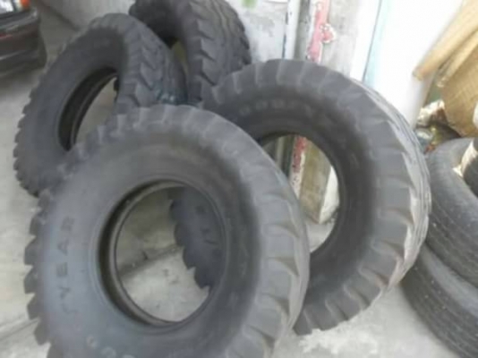 ยาง 36x12.50R16.5 สวยๆ 4 เส้น ราคา 3500 บาท ยาง 36x12.50R16.5 สวยๆ 4 เส้น ราคา 3500 บาท